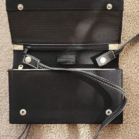 Sherpani Elements Collection Wristlet - Picture 6 of 16